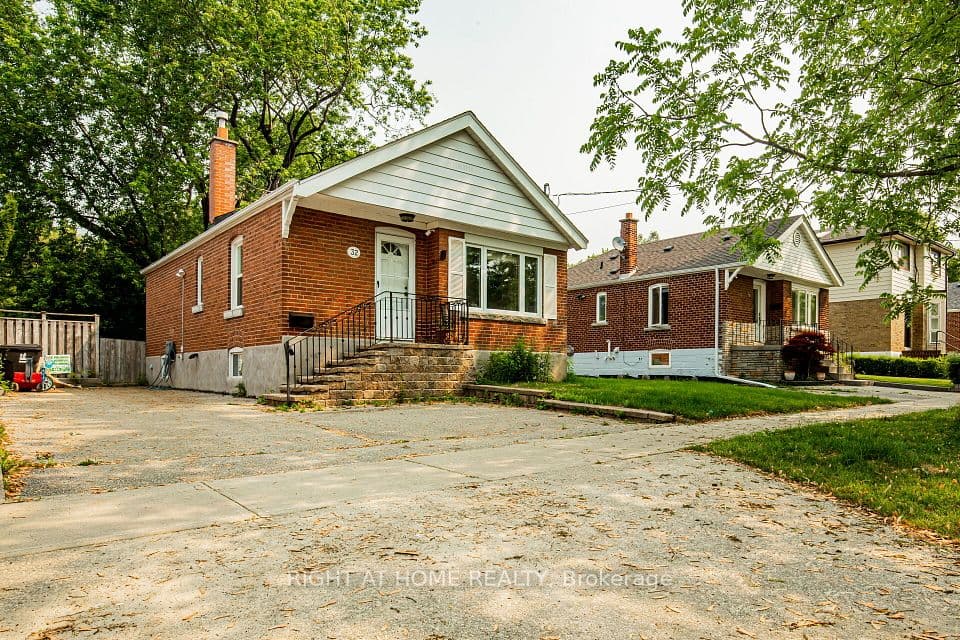 32 Florens Avenue, Toronto, ON M1L 1R6 – main photo