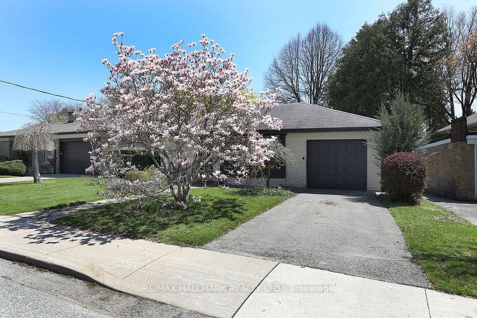 33 Stag Hill Drive, Toronto, ON M4B 1K8 – photo 2