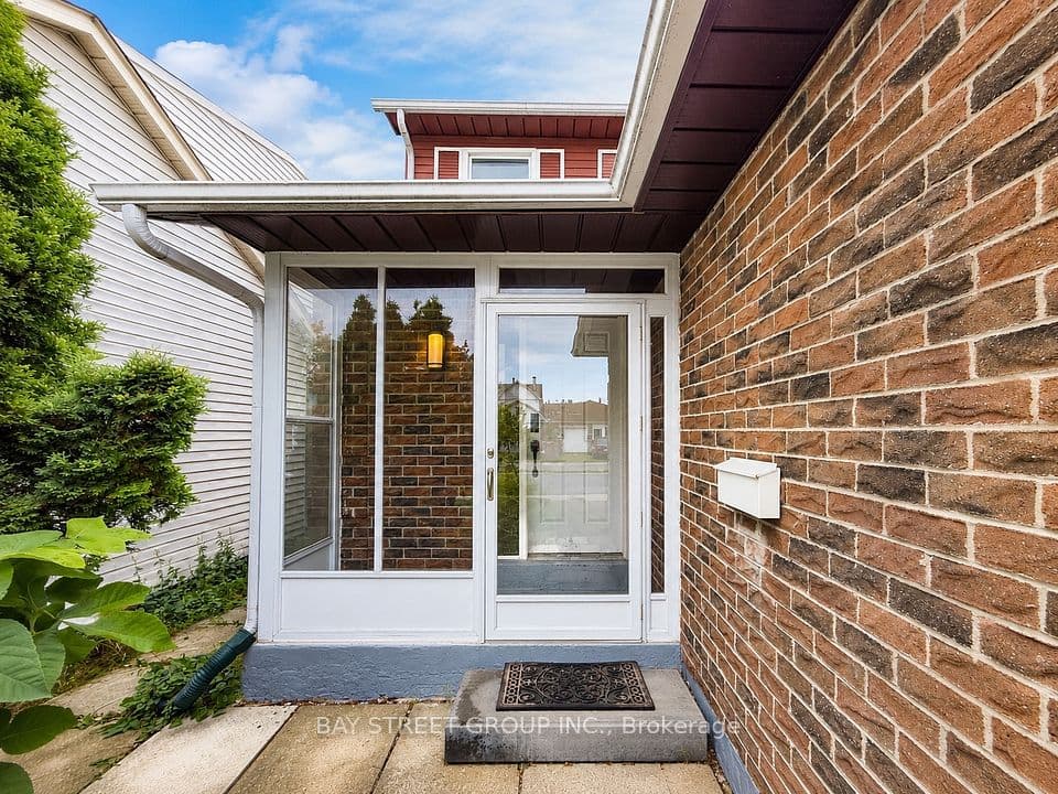 82 Radwell Crescent, Toronto, ON M1V 2J5 – photo 3