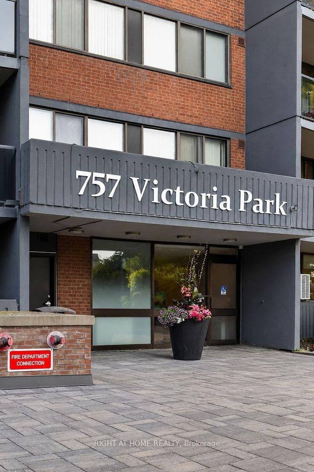 757 Victoria Park Avenue 1501, Toronto, ON M4C 5N8 – main photo