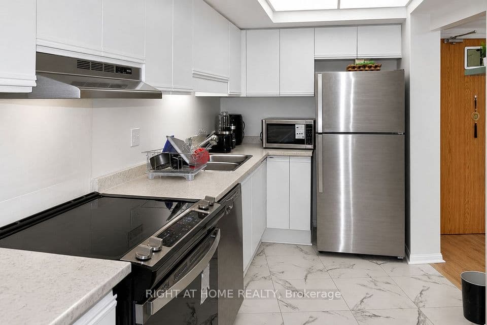757 Victoria Park Avenue 1501, Toronto, ON M4C 5N8 – photo 3