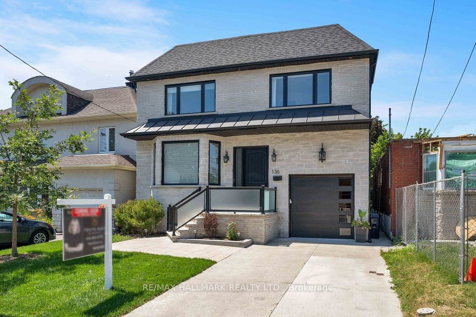 136 Glenwood Crescent, Toronto, ON M4B 1K2 – photo 2