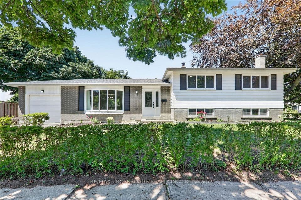 10 Gillbank Crescent S, Toronto, ON M1E 4H9 – main photo
