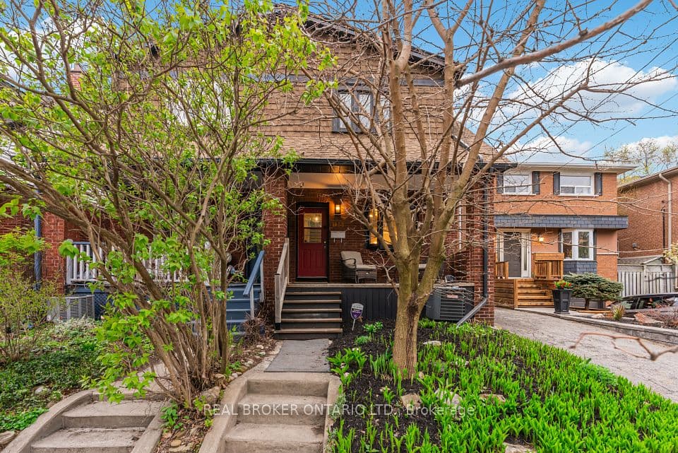 136 Blantyre Avenue, Toronto, ON M1N 2R5 – main photo