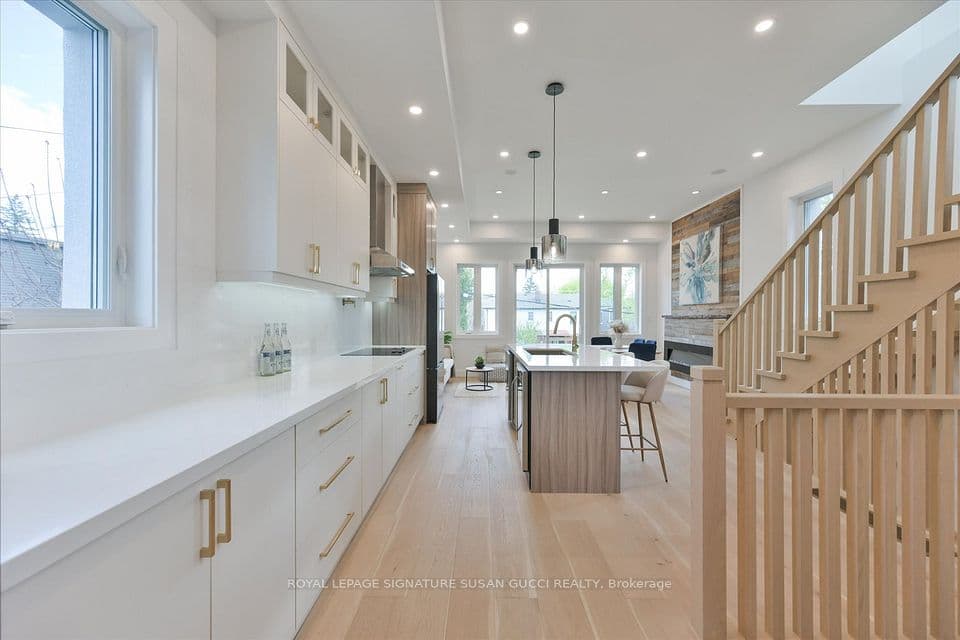 223 Queensdale Avenue, Toronto, ON M4C 2B1 – photo 2