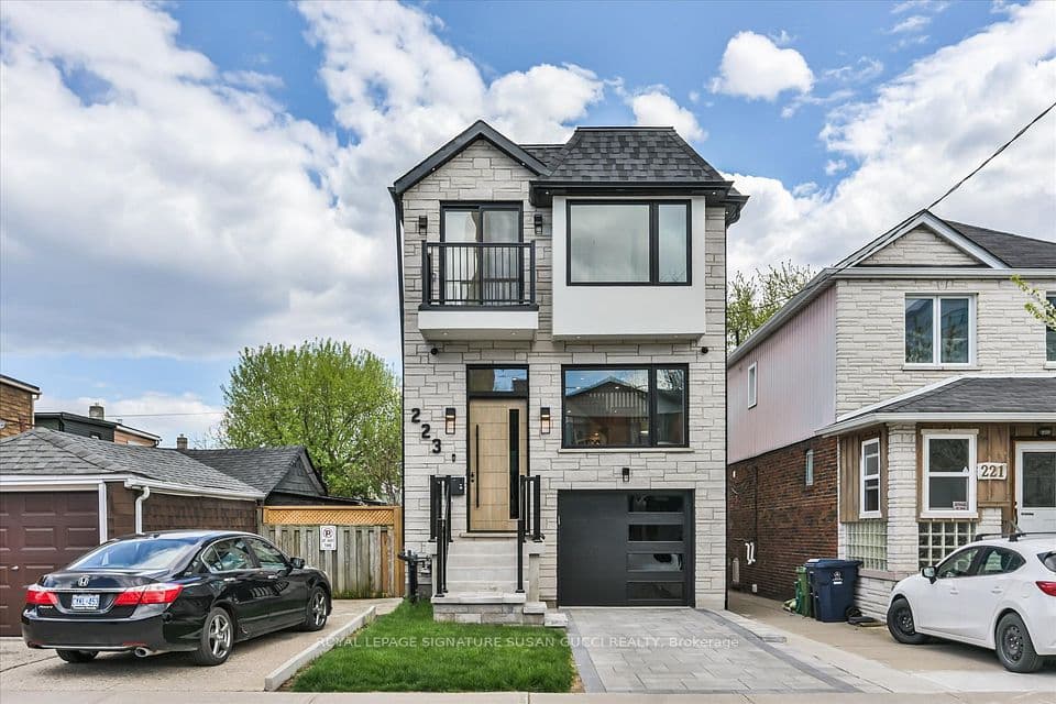 223 Queensdale Avenue, Toronto, ON M4C 2B1 – main photo