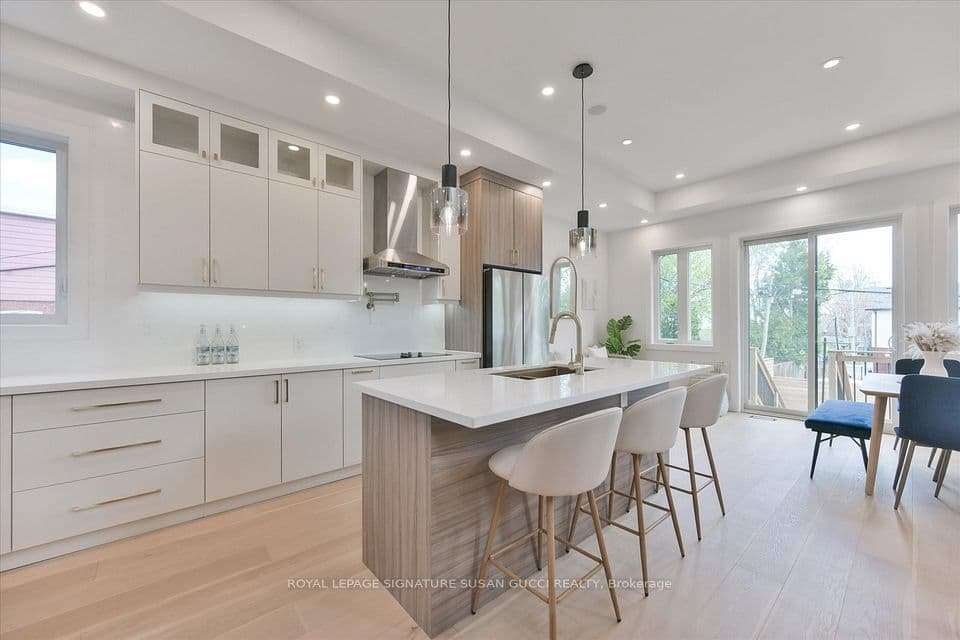 223 Queensdale Avenue, Toronto, ON M4C 2B1 – photo 3