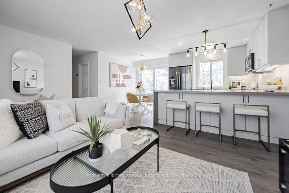 4075A Lawrence Avenue E, Toronto, ON M1E 2R6 – main photo