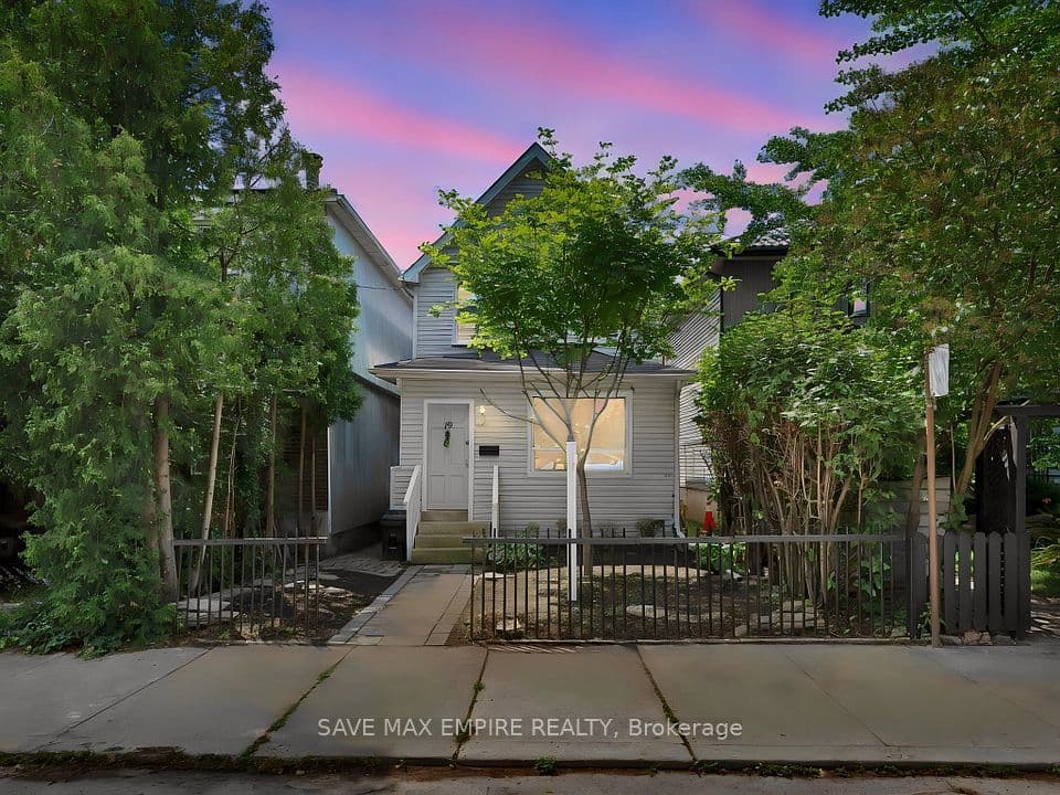 19 Minto Street, Toronto, ON M4L 1B5 – photo 2