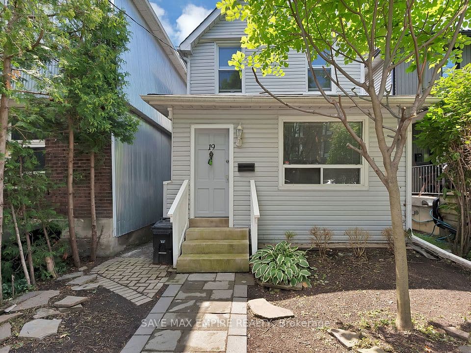 19 Minto Street, Toronto, ON M4L 1B5 – photo 3