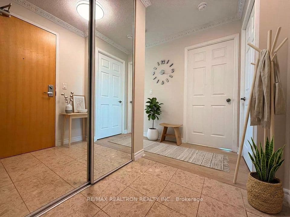 68 Grangeway Avenue 1010, Toronto, ON M1H 0A1 – photo 2
