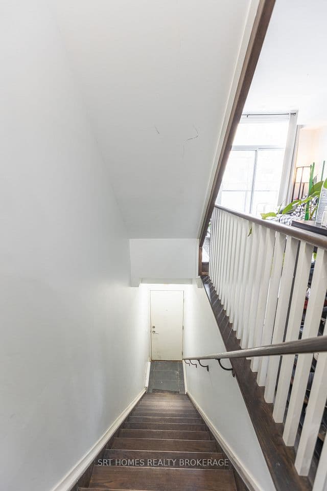 1321 Gerrard Street E 3, Toronto, ON M4L 1Y8 – photo 2