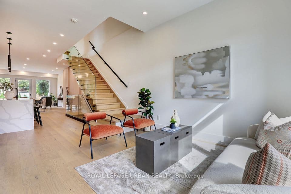 128 Floyd Avenue, Toronto, ON M4K 2B7 – photo 2