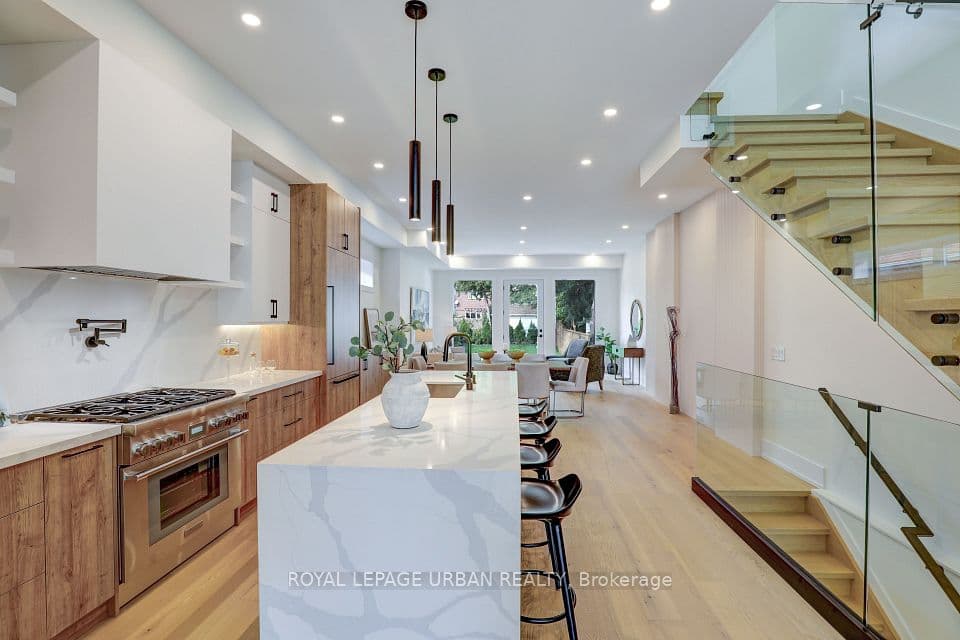 128 Floyd Avenue, Toronto, ON M4K 2B7 – main photo
