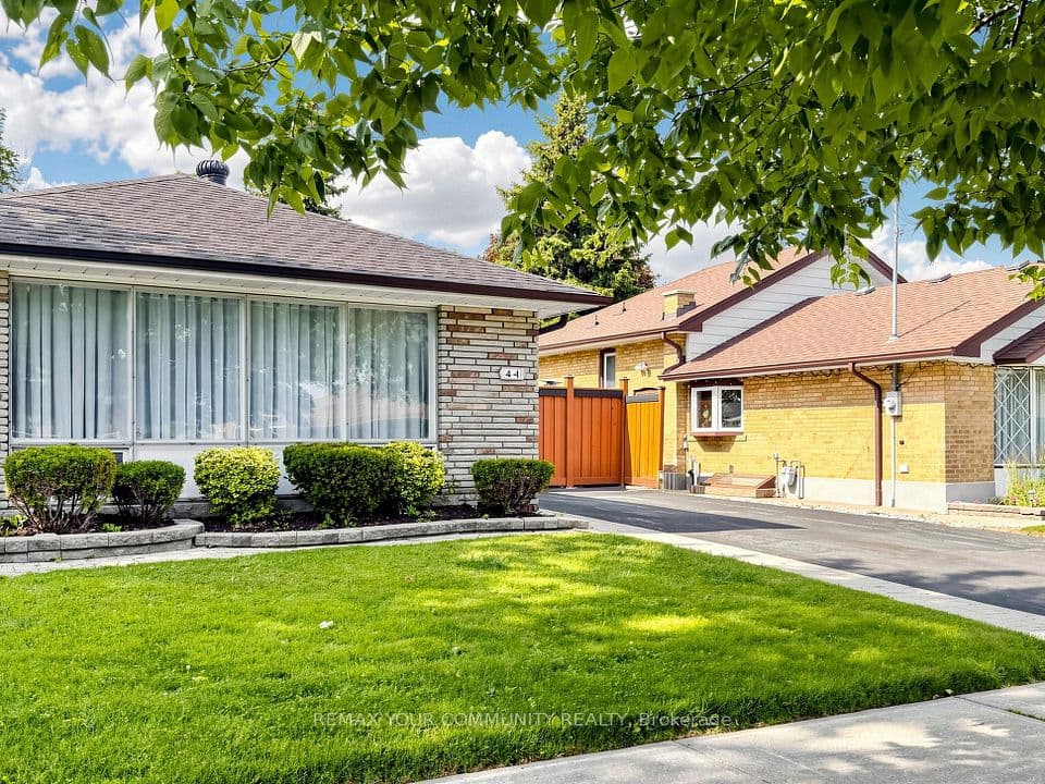44 Lewiston Road, Toronto, ON M1P 1X9 – photo 3