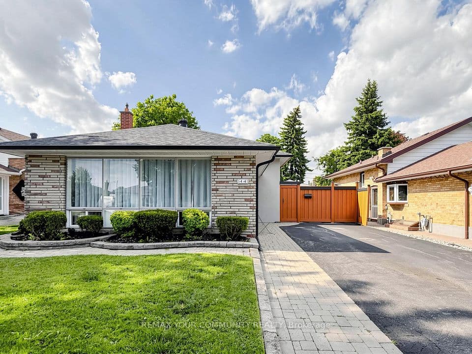 44 Lewiston Road, Toronto, ON M1P 1X9 – photo 2