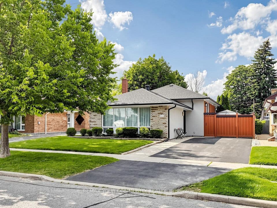 44 Lewiston Road, Toronto, ON M1P 1X9 – main photo