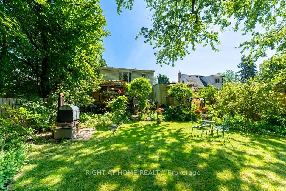 30 Allister Avenue, Toronto, ON M1M 3K9 – main photo