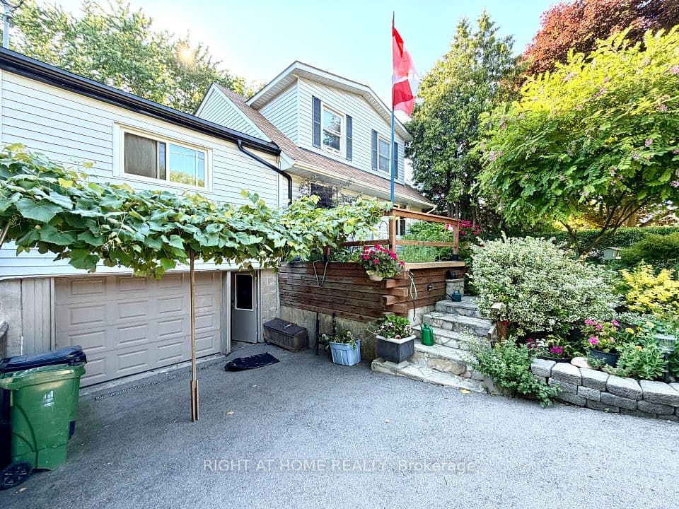 30 Allister Avenue, Toronto, ON M1M 3K9 – photo 3