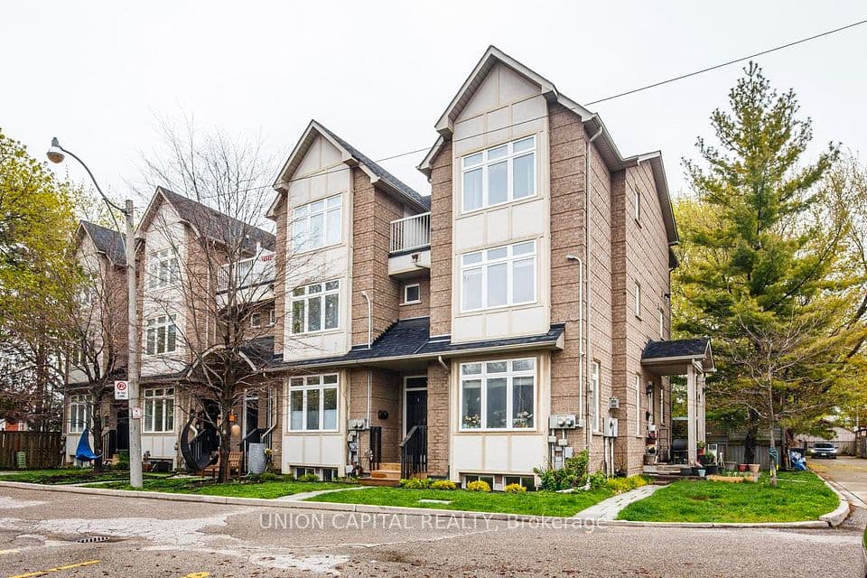 1 Bastedo Avenue 8, Toronto, ON M4C 5S7 – photo 2
