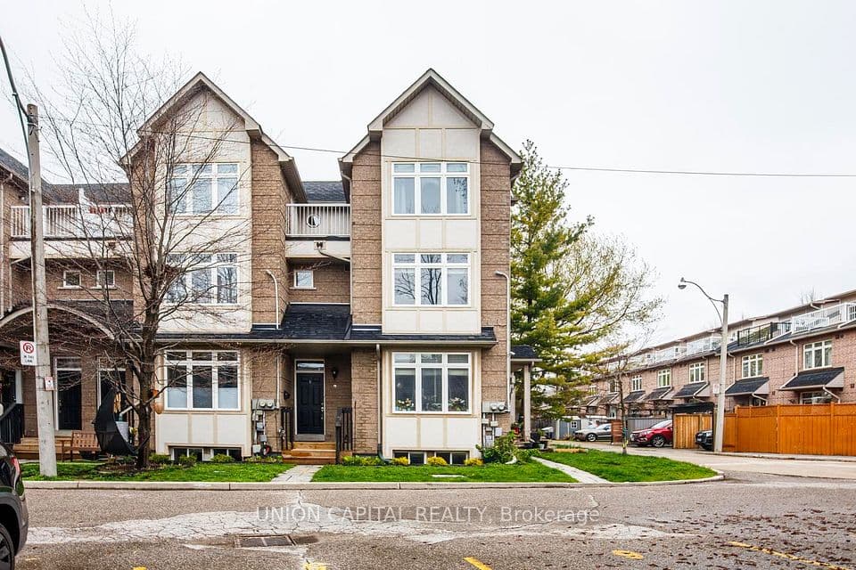 1 Bastedo Avenue 8, Toronto, ON M4C 5S7 – main photo