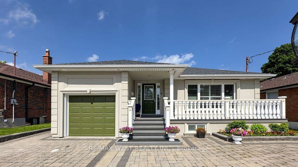555 McCowan Road, Toronto, ON M1J 1J7 – main photo