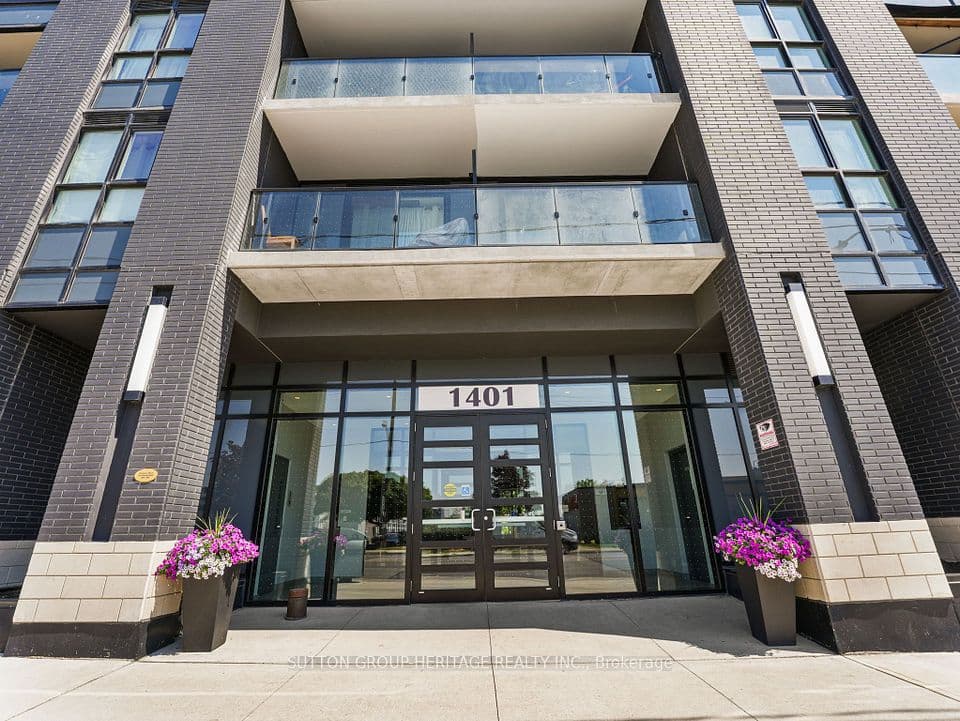 1401 O'connor Drive 702, Toronto, ON M4B 2B5 – main photo