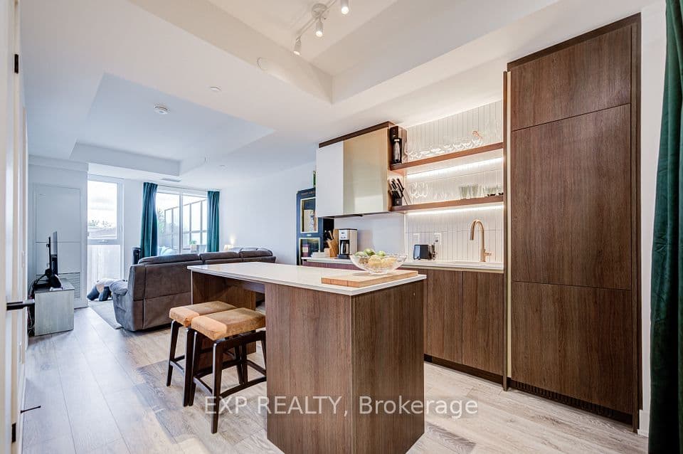 1285 Queen Street E 211, Toronto, ON M4L 1C2 – main photo