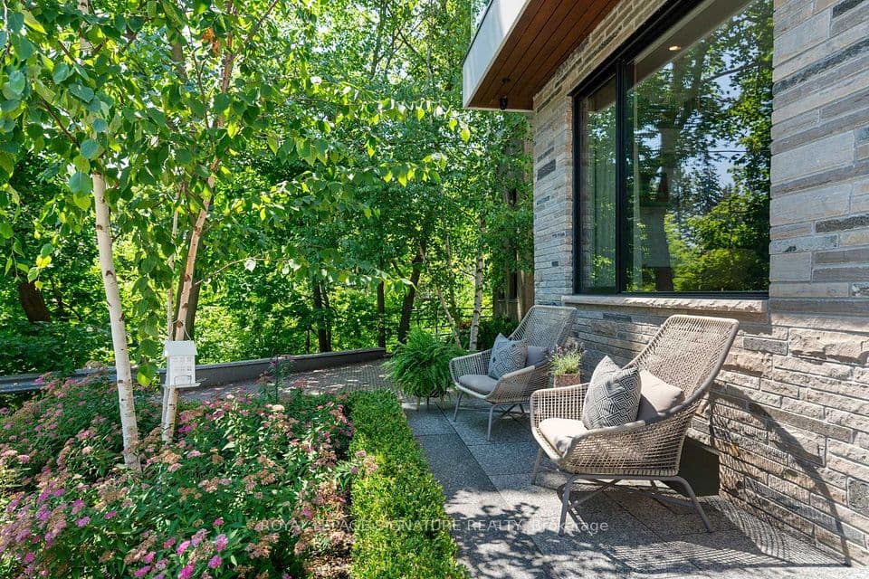 20 Duart Park Road, Toronto, ON M4E 1J2 – photo 2