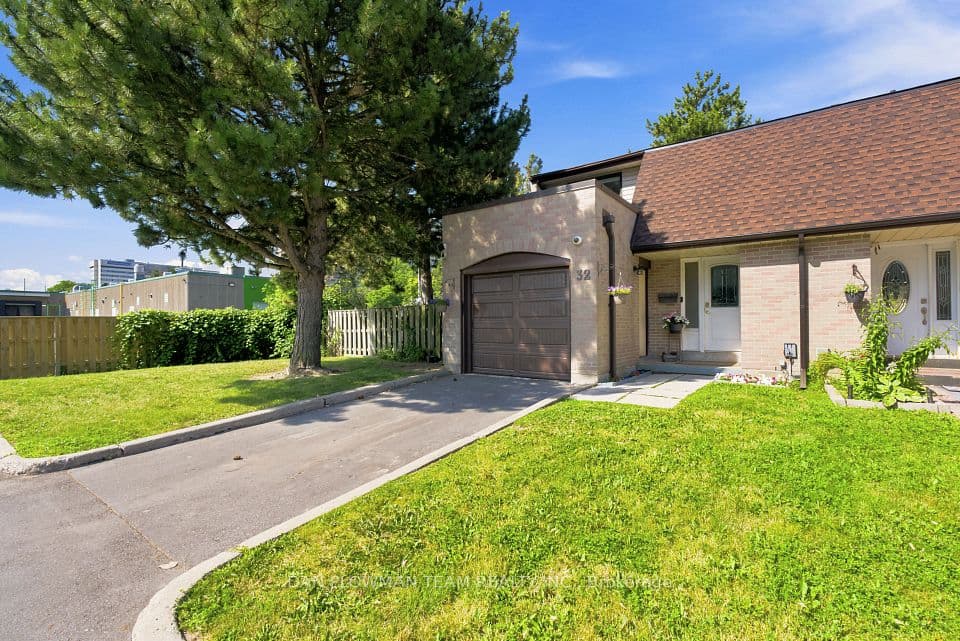 11 Livonia Place 32, Toronto, ON M1E 4W5 – photo 2