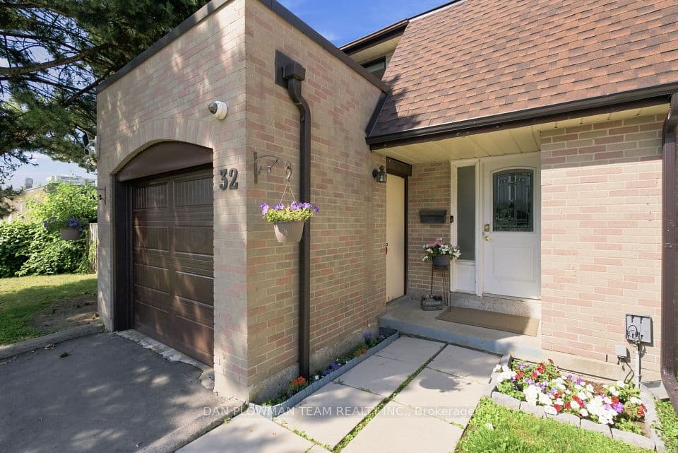 11 Livonia Place 32, Toronto, ON M1E 4W5 – photo 3
