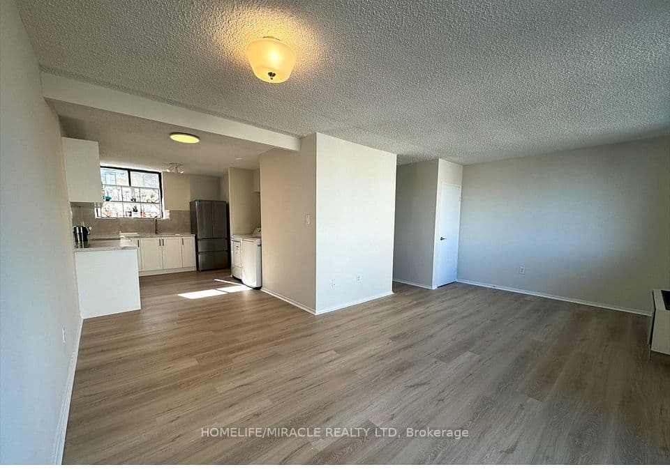 665 Kennedy Road 303, Toronto, ON M1K 5E2 – main photo