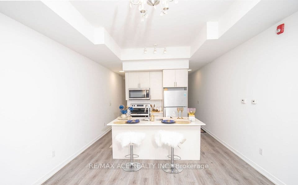 3686 St Clair Avenue E 105, Toronto, ON M1M 0E4 – photo 3