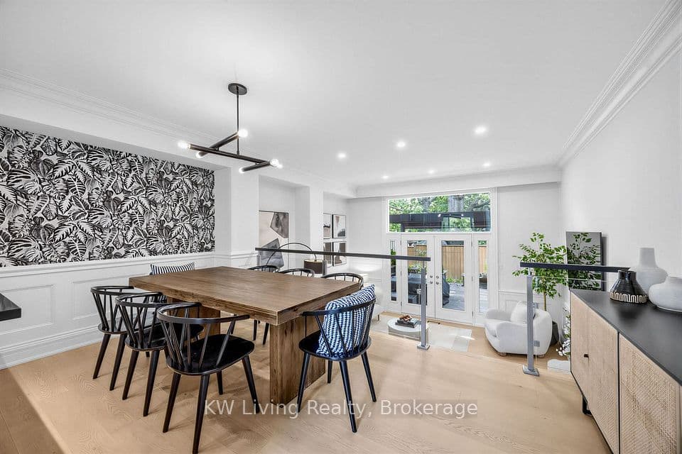 155 Woodbine Avenue TH7, Toronto, ON M4L 3P1 – photo 2