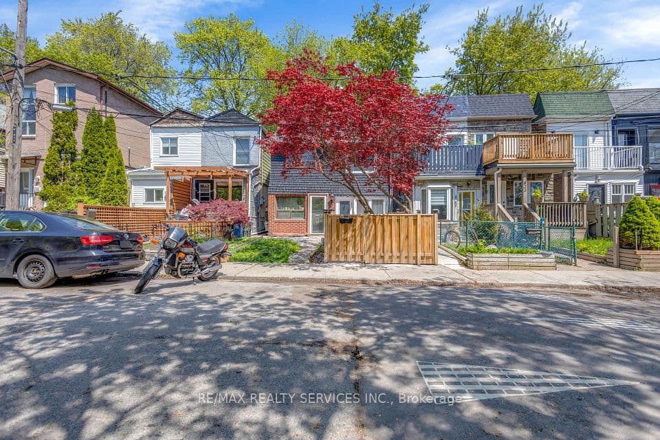 827 Craven Road, Toronto, ON M4L 2Z7 – photo 2