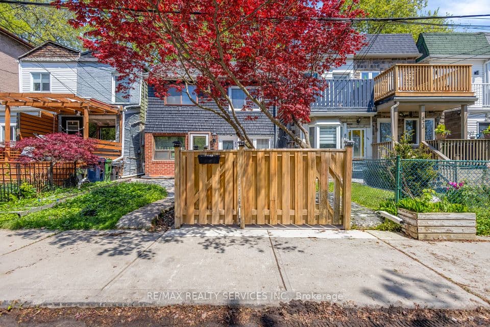 827 Craven Road, Toronto, ON M4L 2Z7 – main photo