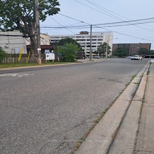 11 Centre Street, Toronto, ON M1J 3B4 – photo 2