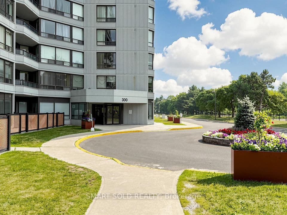 300 Alton Towers Circle 908, Toronto, ON M1V 4X9 – photo 3
