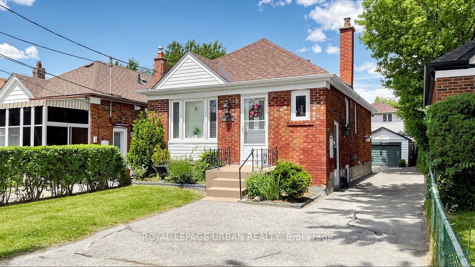 202 Virginia Avenue, Toronto, ON M4C 2T7 – photo 2