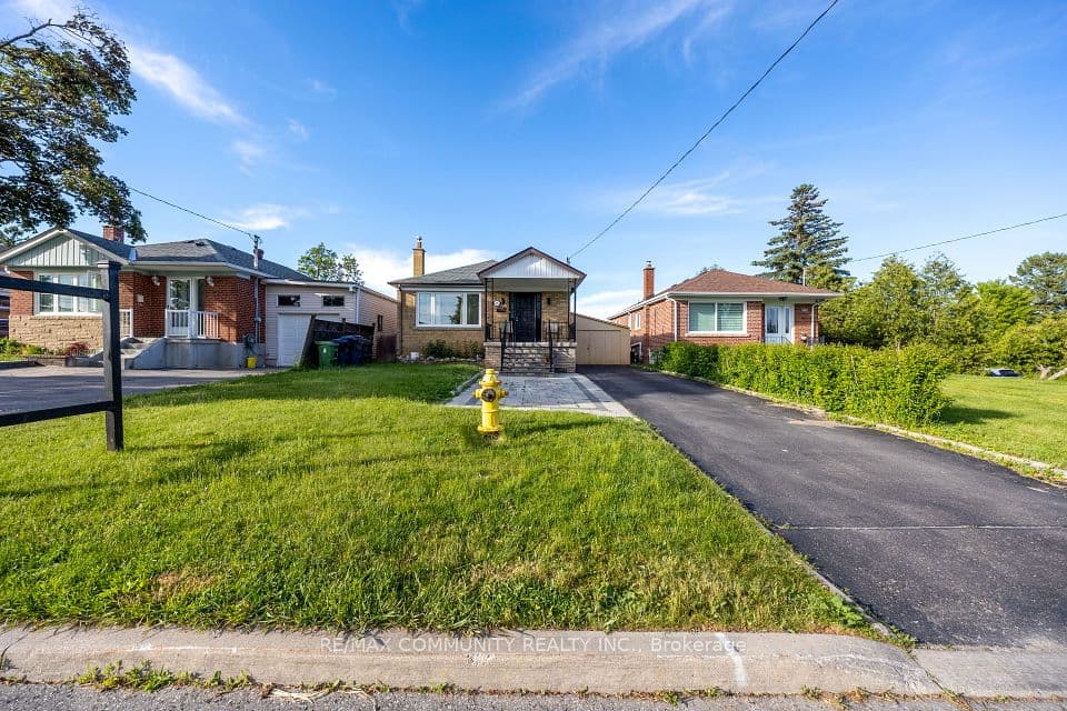 45 Barrymore Road, Toronto, ON M1J 1W4 – main photo