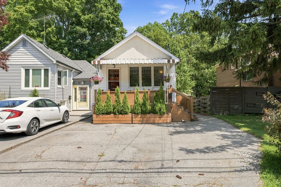 15 Presley Avenue, Toronto, ON M1L 3P4 – main photo