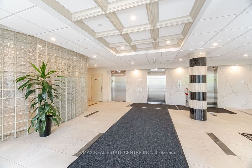 1470 Midland Avenue 718, Toronto, ON M1P 4Z4 – photo 3