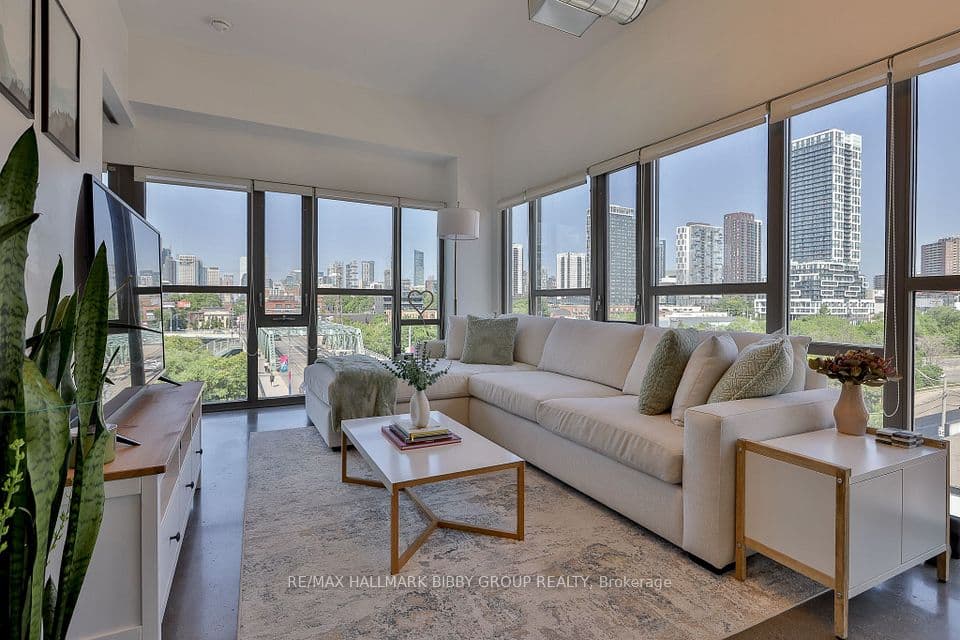 625 Queen Street E 409, Toronto, ON M4M 1G4 – main photo