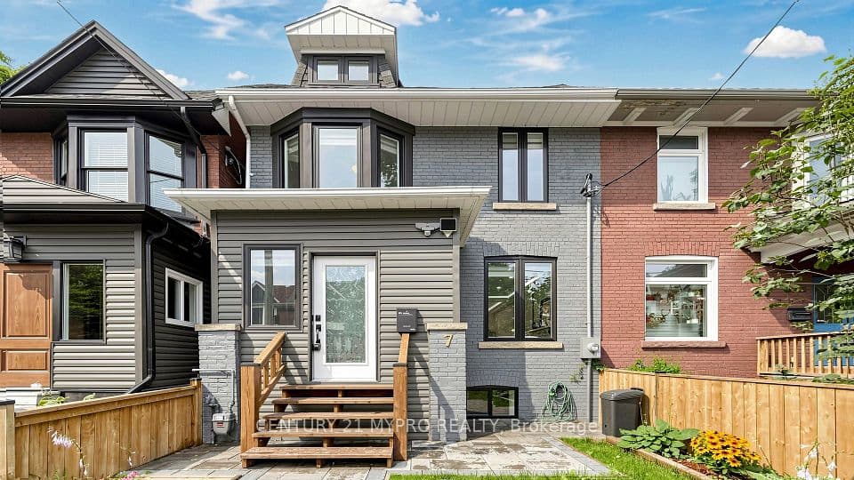 7 Cherry Nook Gardens, Toronto, ON M4L 1J5 – main photo