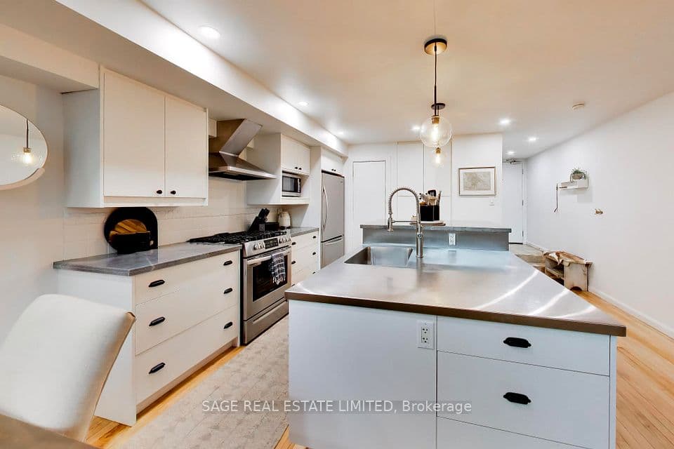 660 Pape Avenue 111, Toronto, ON M4K 3S5 – photo 2