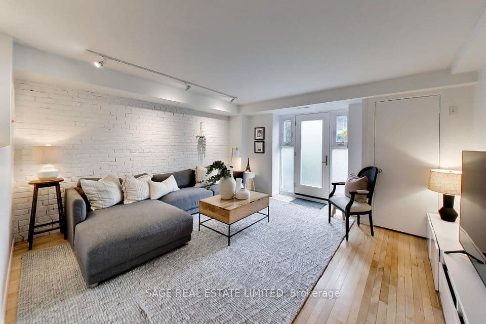 660 Pape Avenue 111, Toronto, ON M4K 3S5 – photo 3