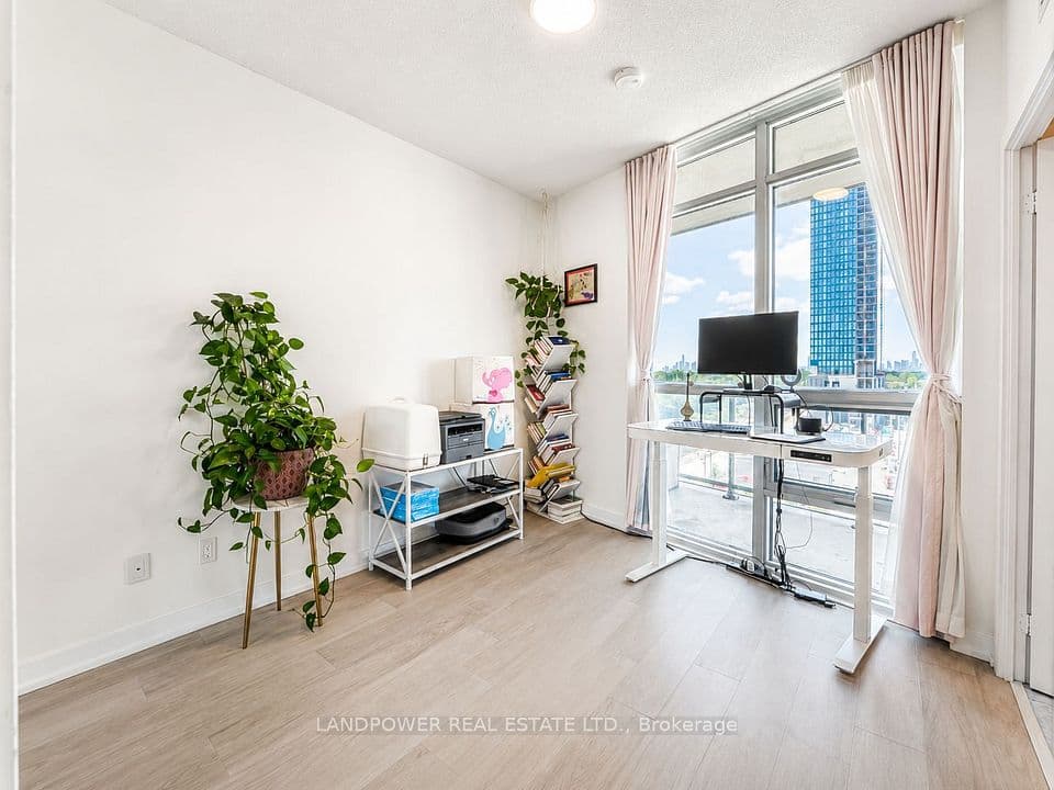 8 Trent Avenue 824, Toronto, ON M4C 5C6 – photo 3