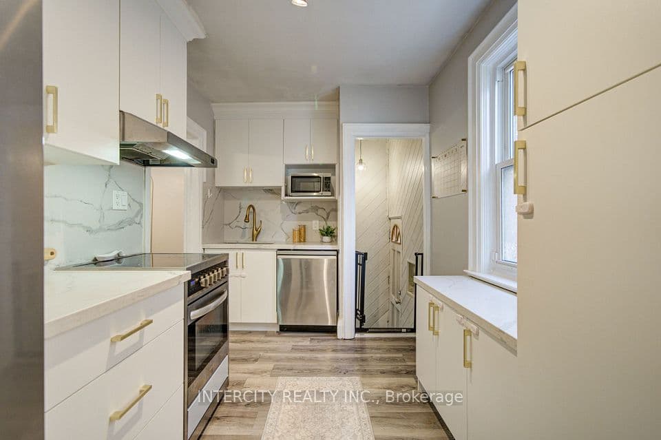 256 Blantyre Avenue, Toronto, ON M1N 2S1 – main photo