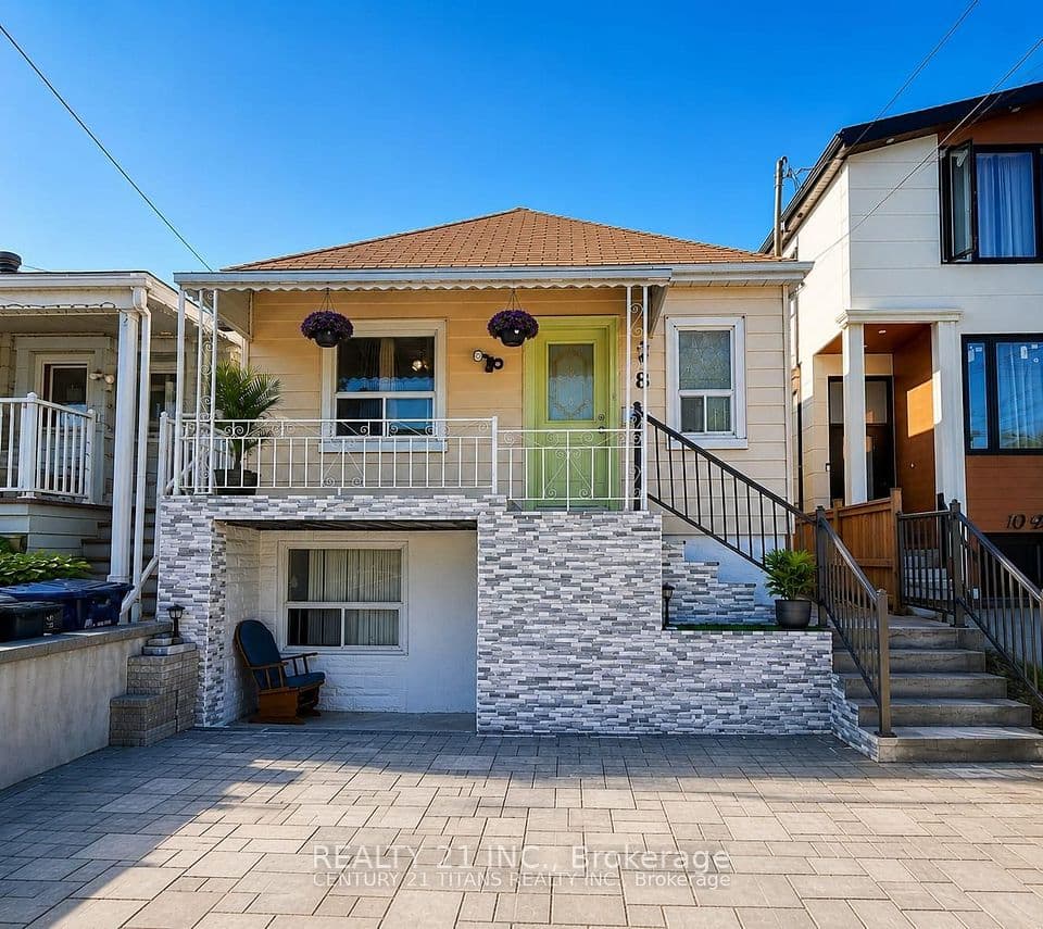 8 Mack Avenue, Toronto, ON M1L 1L9 – main photo