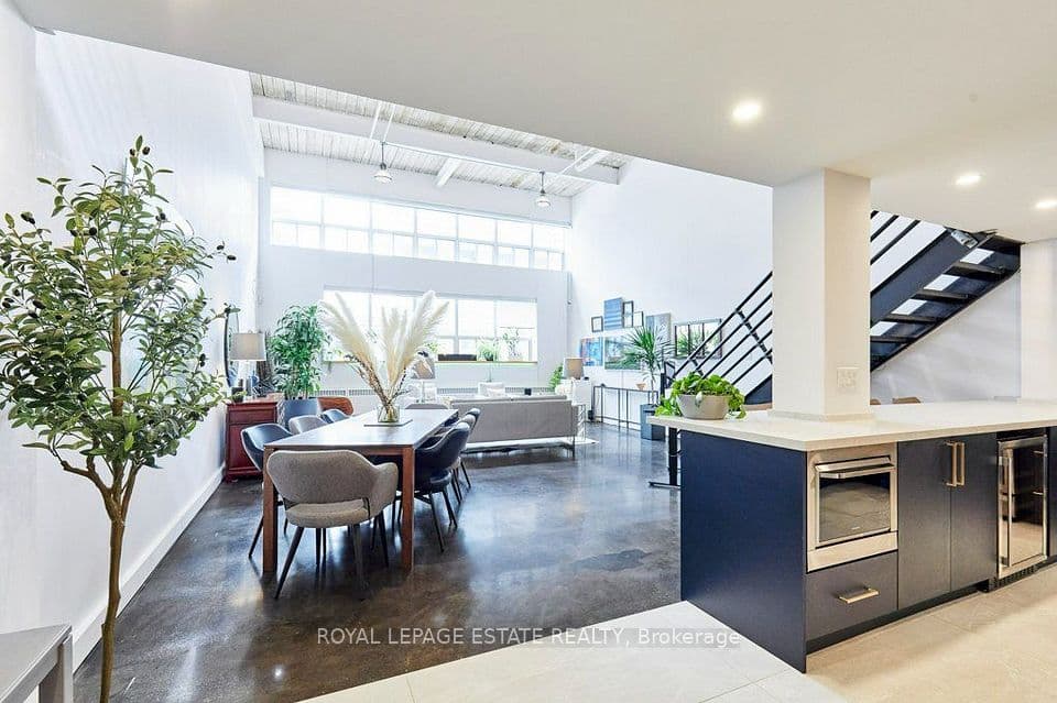 1173 Dundas Street E 217, Toronto, ON M4M 3P1 – main photo